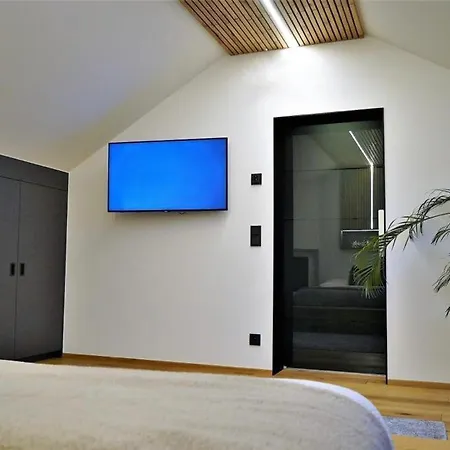 Golden Sunset Wellness Apartment *